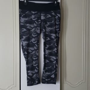 Fabletics camo capri